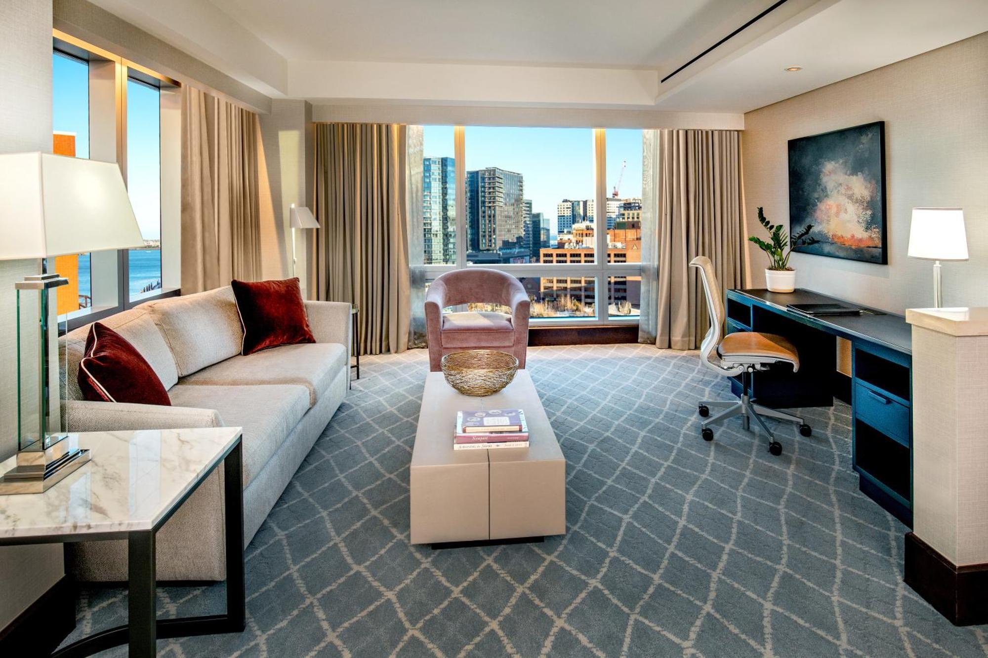 King Junior Suite Water View