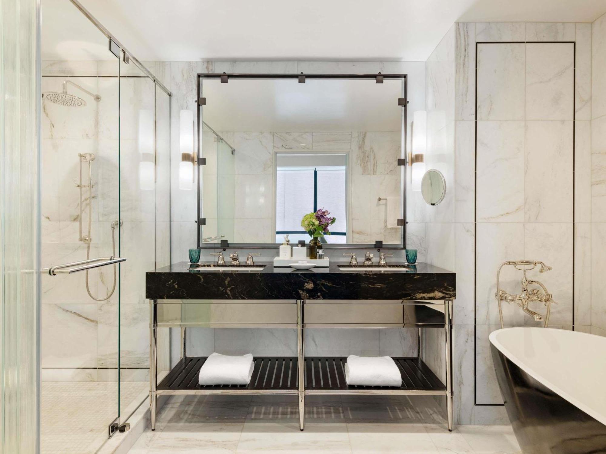 Grand King Room Soaking Tub Butler Service
