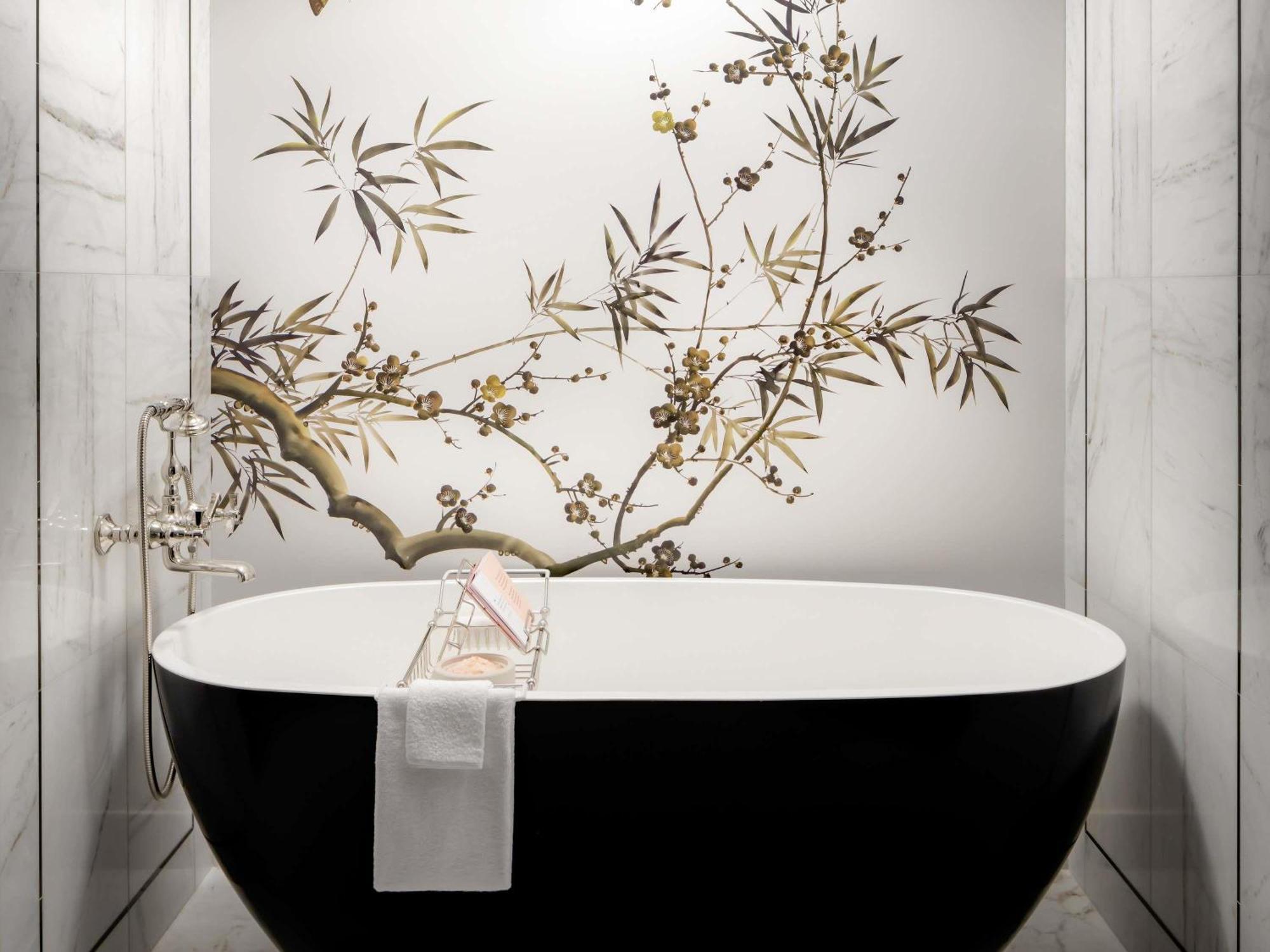 Grand King Room Soaking Tub Butler Service