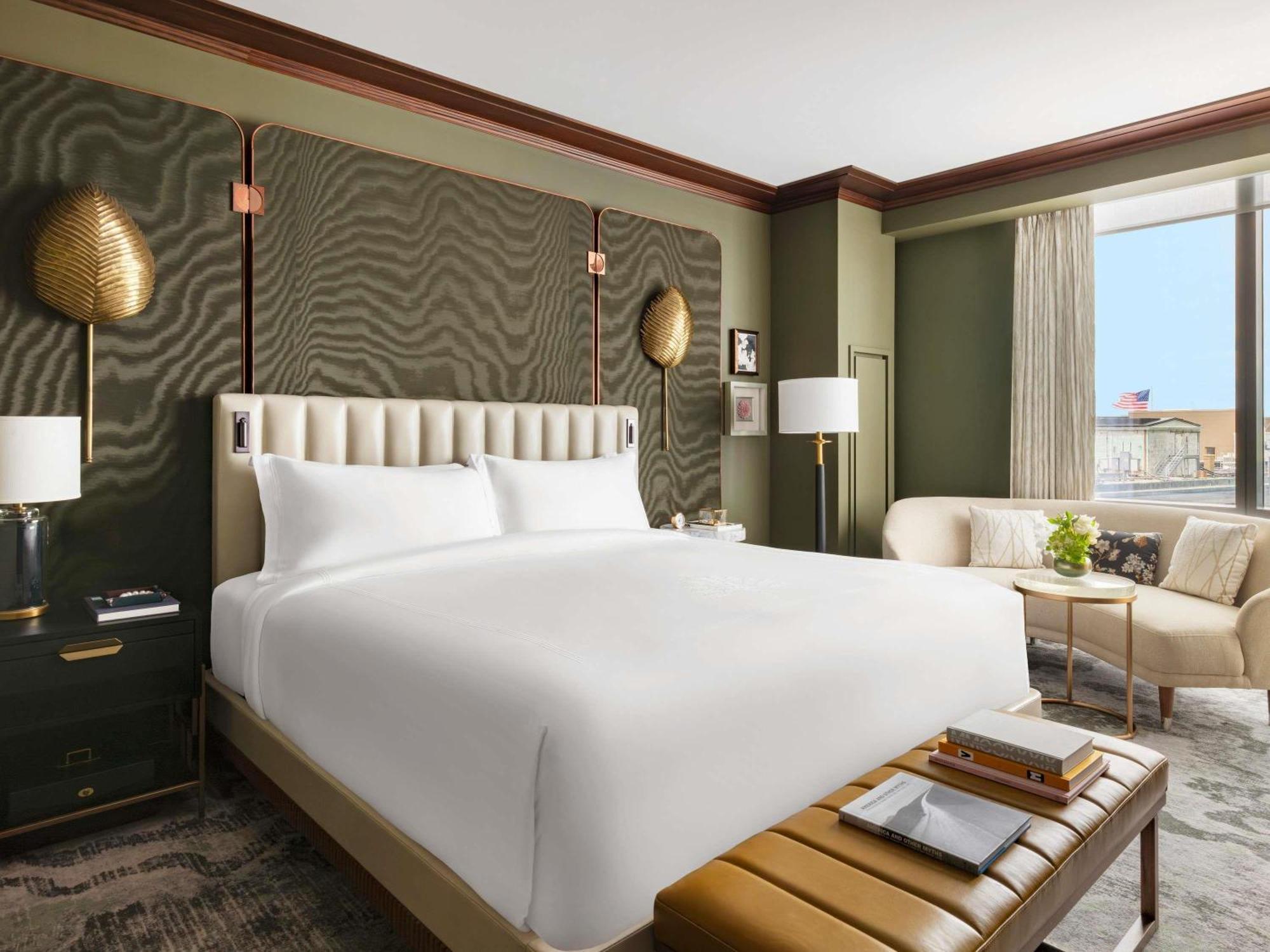 Emerald One Bedroom King Suite Butler Service Wet Bar
