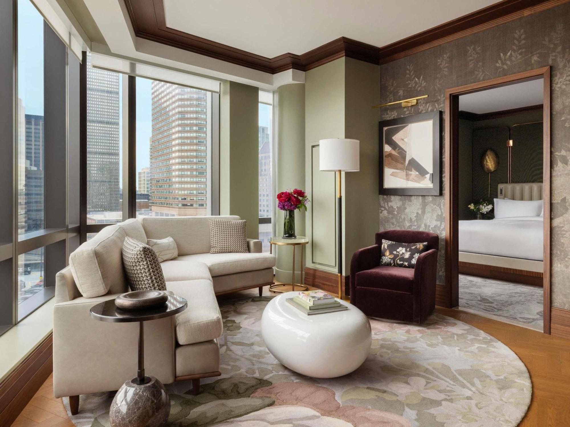 Emerald One Bedroom King Suite Butler Service Wet Bar